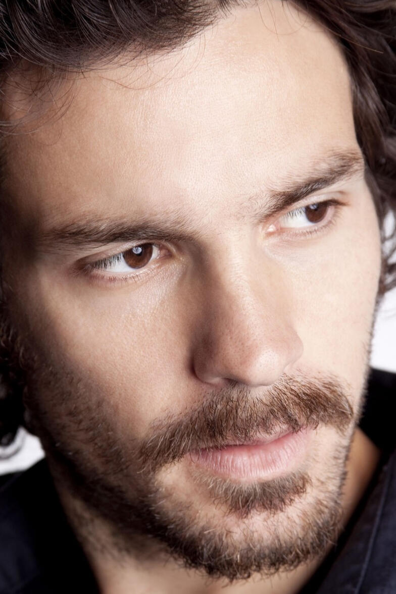 Santiago Cabrera